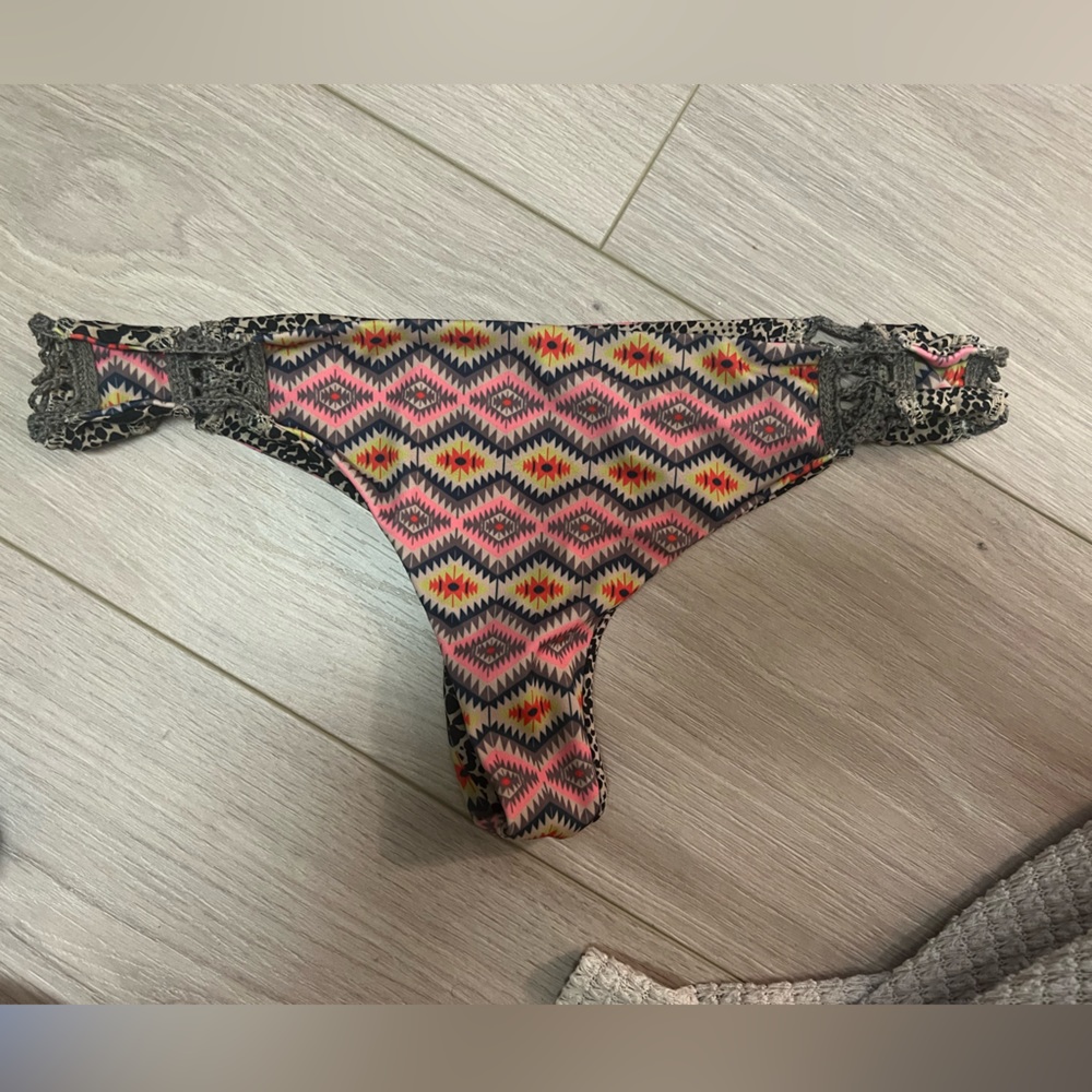Acacia bottoms